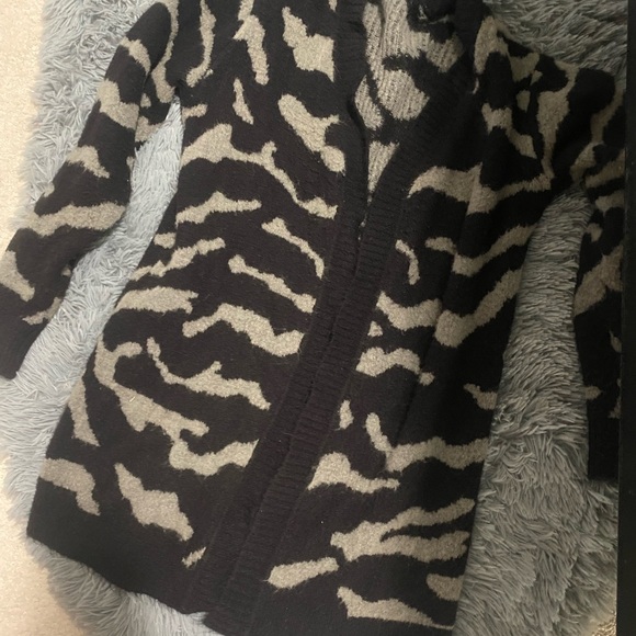 Long oversized zebra sweater - Picture 2 of 5